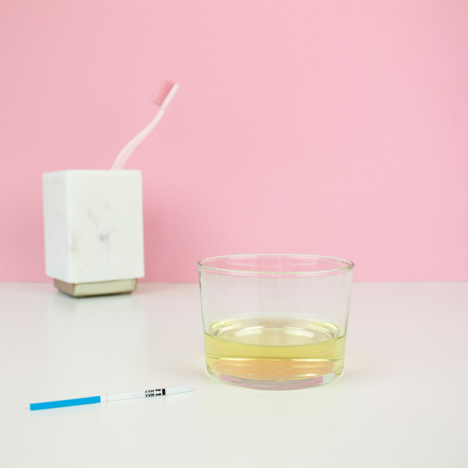 Ovulationstest der Marke Ovy mit Ovy App als Zyklus-Tracking App für Symptothermale Methode Ovy Ovulationstest Streifen