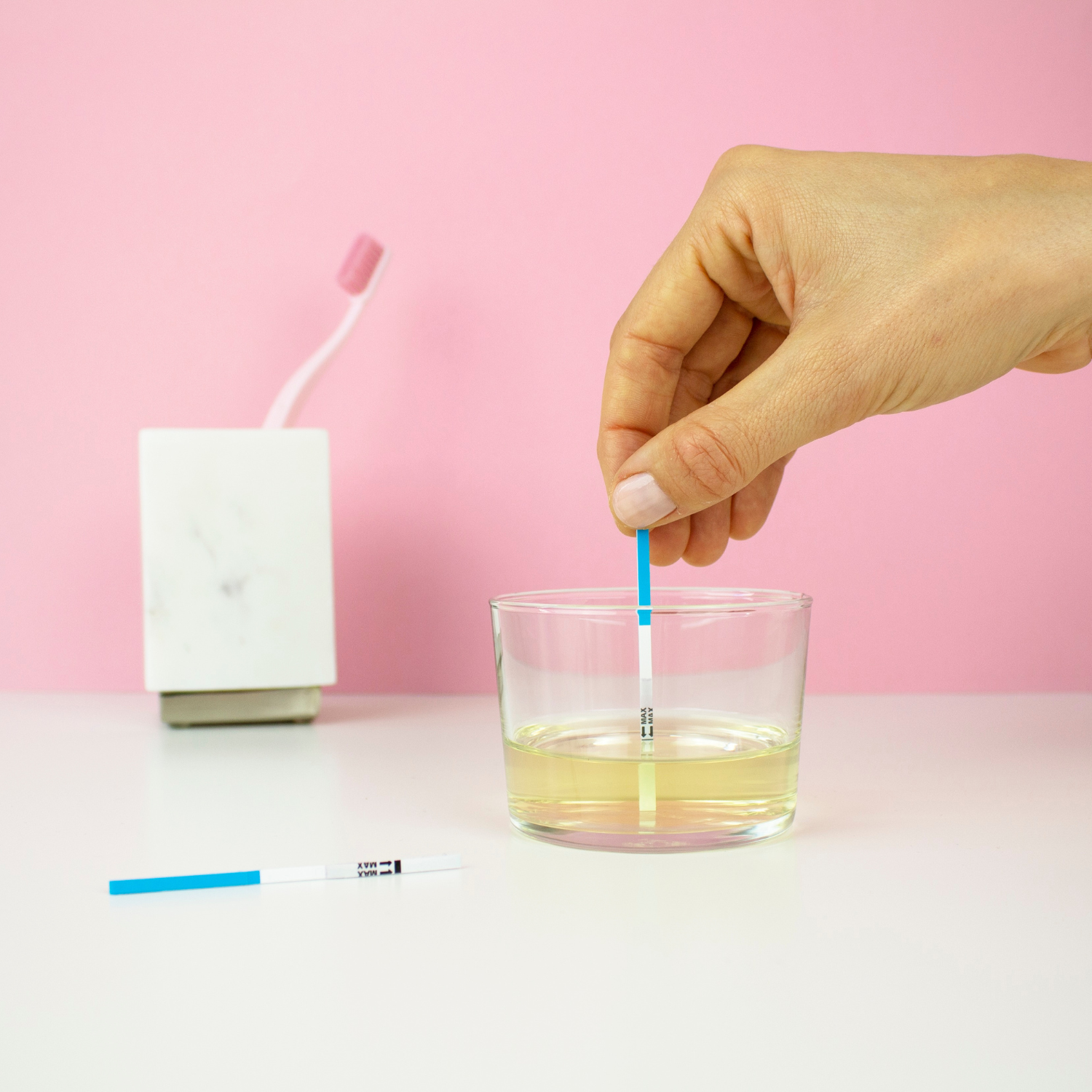 Ovulationstest der Marke Ovy mit Ovy App als Zyklus-Tracking App für Symptothermale Methode Ovy Ovulationstest Streifen